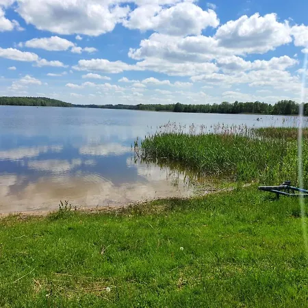 Czerwony Domek Na Mazurach Nad Jeziorem -