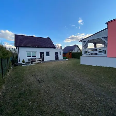 Отель Czerwony Domek Na Mazurach Nad Jeziorem - Pluszkiejmy